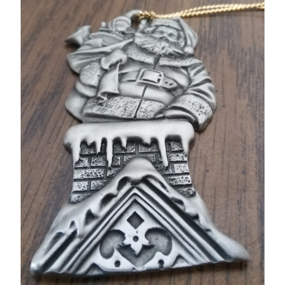 Avon 1994 Santa's Arrival Pewter Ornament